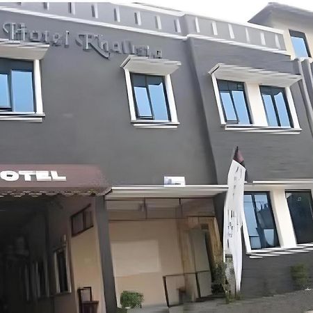 Hotel Khalista Пурвакарта Екстериор снимка