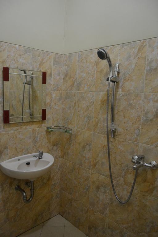 Hotel Khalista Пурвакарта Стая снимка